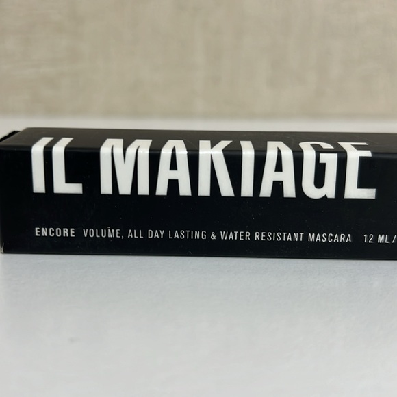 BRAND NEW SET OF 2 IL MAKIAGE ITEMS!! - Picture 5 of 5